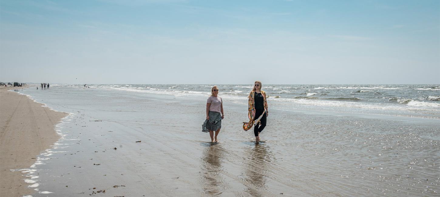 To piger på stranden på Fanø | Vadehavskysten