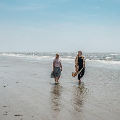 To piger på stranden på Fanø | Vadehavskysten